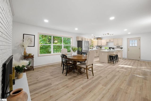 406 Rollingreen Road, Greenville, SC 29615