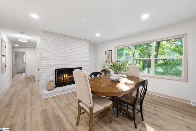 406 Rollingreen Road, Greenville, SC 29615