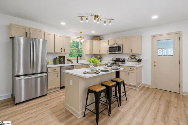 406 Rollingreen Road, Greenville, SC 29615