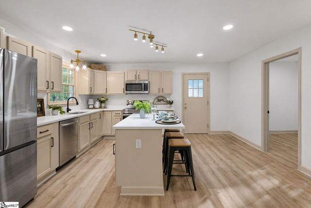 406 Rollingreen Road, Greenville, SC 29615