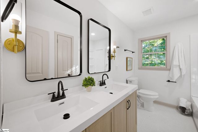 406 Rollingreen Road, Greenville, SC 29615