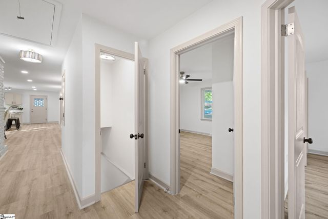 406 Rollingreen Road, Greenville, SC 29615