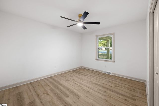 406 Rollingreen Road, Greenville, SC 29615