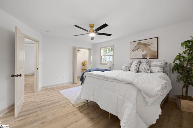 406 Rollingreen Road, Greenville, SC 29615