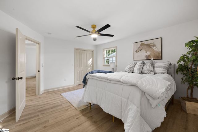 406 Rollingreen Road, Greenville, SC 29615