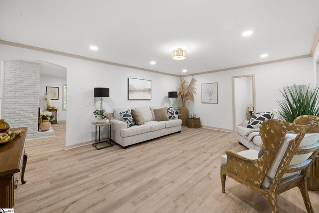 406 Rollingreen Road, Greenville, SC 29615