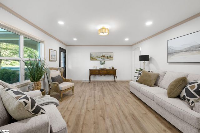 406 Rollingreen Road, Greenville, SC 29615