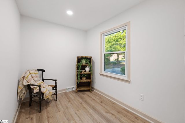 406 Rollingreen Road, Greenville, SC 29615