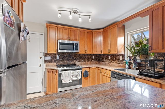 34 4th Street 34, Stamford, CT 06905