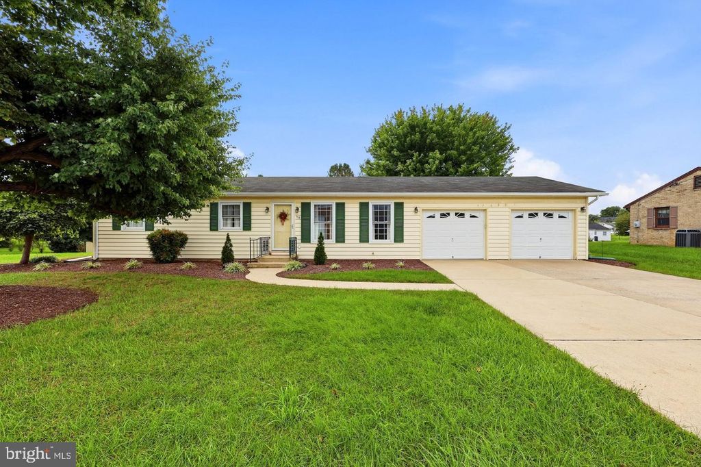 118 TAVERN RD, Martinsburg, WV 25401