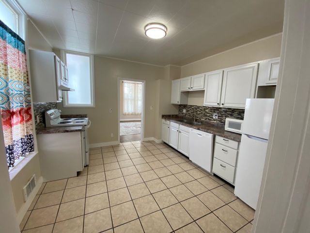 422 4th St, Cheney, WA 99004