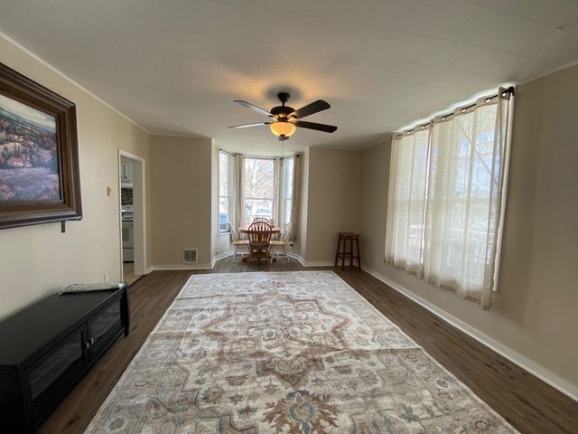 422 4th St, Cheney, WA 99004