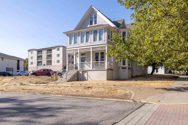 422 4th St, Cheney, WA 99004