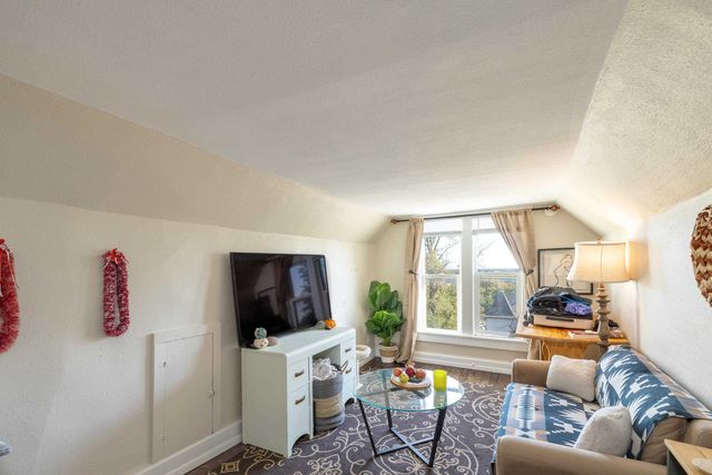 422 4th St, Cheney, WA 99004