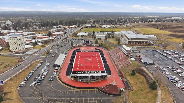 422 4th St, Cheney, WA 99004