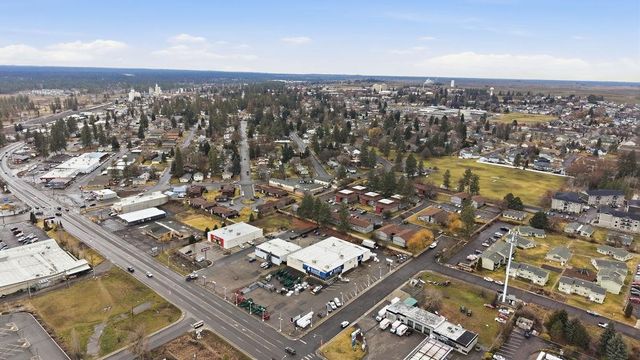 422 4th St, Cheney, WA 99004