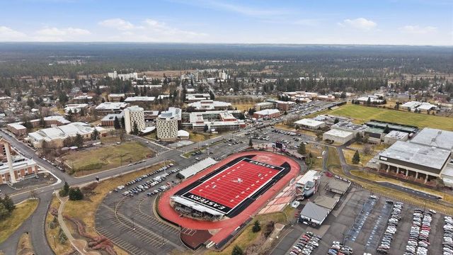 422 4th St, Cheney, WA 99004