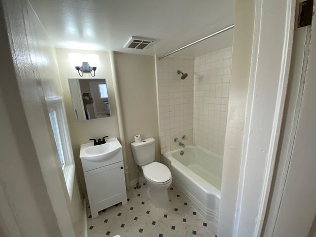 422 4th St, Cheney, WA 99004