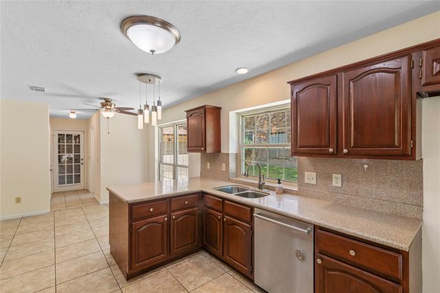 103 Breezy Point Place, The Woodlands, TX 77381