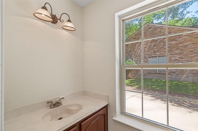 103 Breezy Point Place, The Woodlands, TX 77381