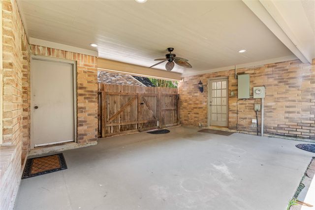 103 Breezy Point Place, The Woodlands, TX 77381