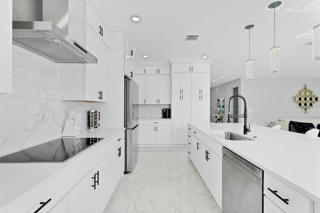 1805 S FERN CREEK AVENUE, Orlando, FL 32806