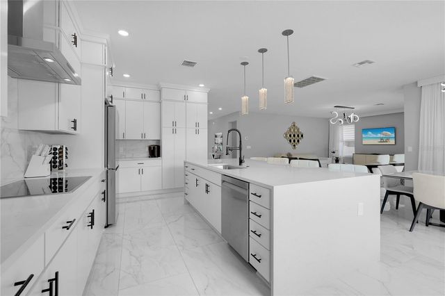 1805 S FERN CREEK AVENUE, Orlando, FL 32806