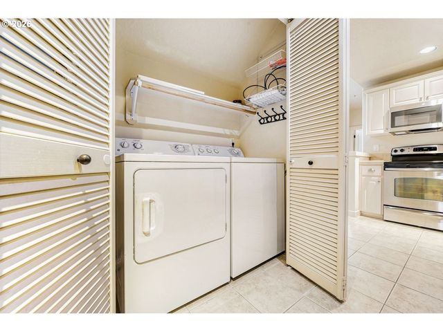 8904 Ne BRENTFORD Way, Hillsboro, OR 97006