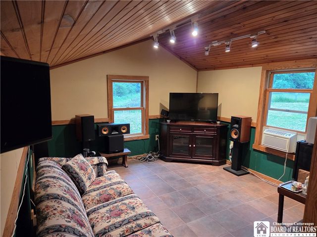 9303 Falls Road, Colden, NY 14170