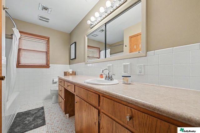 3603 S 49th Avenue, Omaha, NE 68106