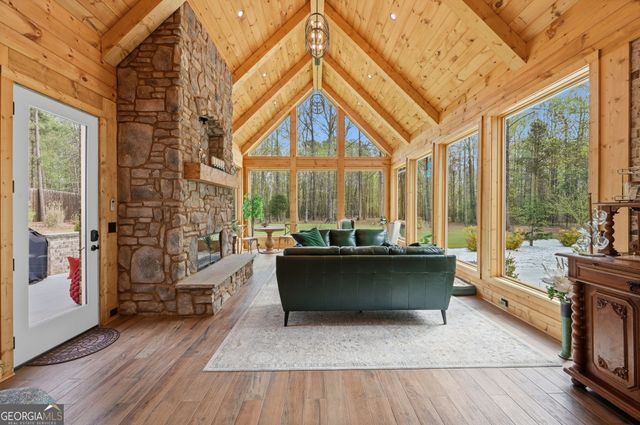 931 Antrim Glen Drive, Hoschton, GA 30548