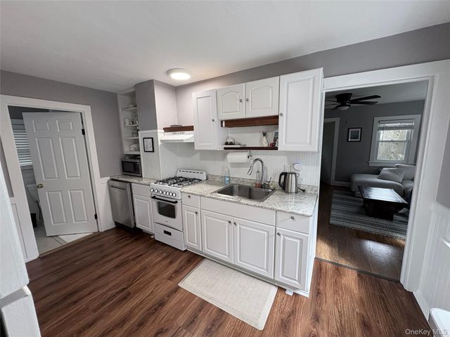 529 Montauk Highway, Westhampton Beach, NY 11978