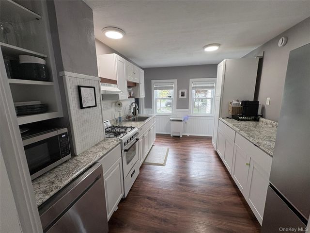529 Montauk Highway, Westhampton Beach, NY 11978