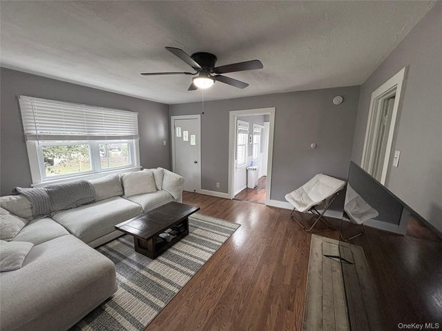 529 Montauk Highway, Westhampton Beach, NY 11978
