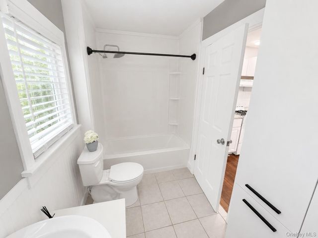 529 Montauk Highway, Westhampton Beach, NY 11978