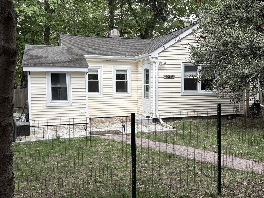 529 Montauk Highway, Westhampton Beach, NY 11978