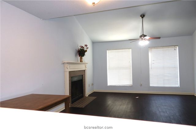 1500 Olympia Way 31, College Station, TX 77840