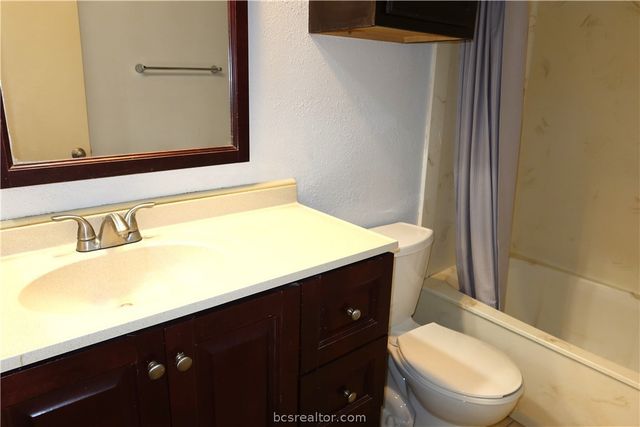 1500 Olympia Way 31, College Station, TX 77840