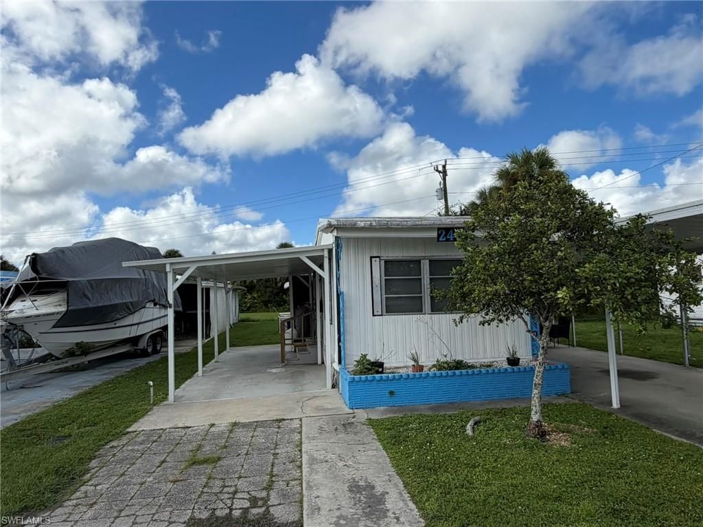 248 Flame LN, North Fort Myers, FL 33917