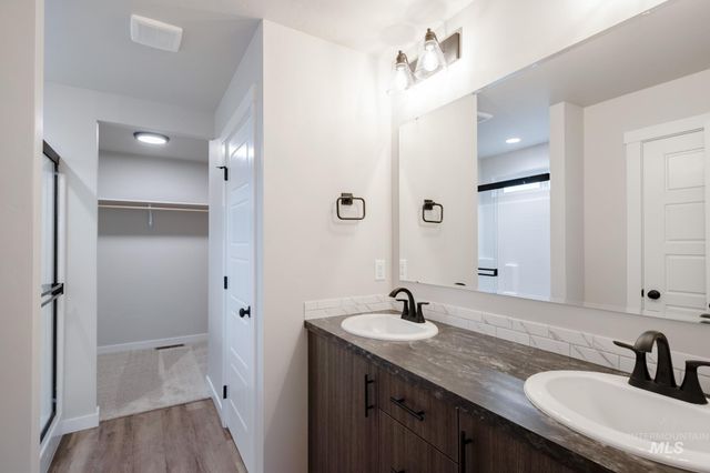 8190 E Cool River Loop, Nampa, ID 83687