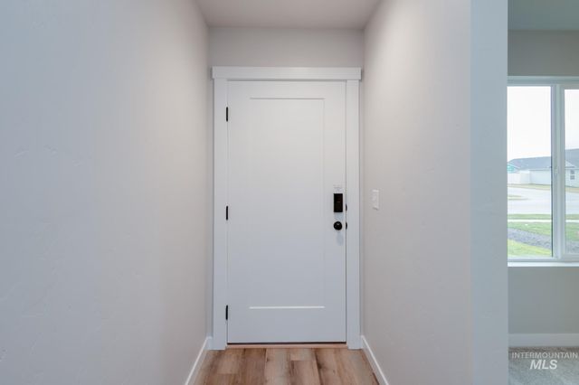 8190 E Cool River Loop, Nampa, ID 83687