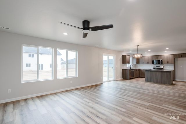 8190 E Cool River Loop, Nampa, ID 83687