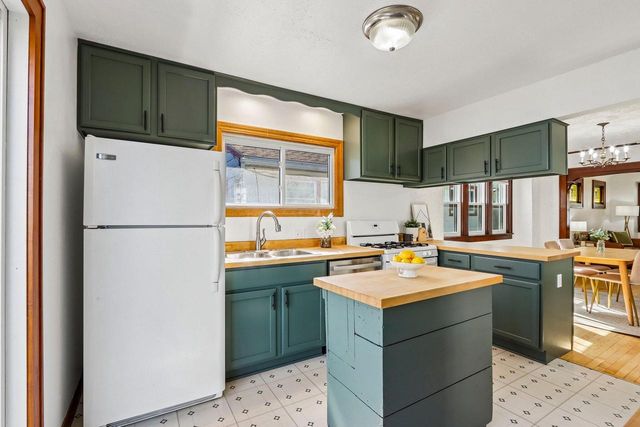 2214 Vollmer AVENUE, Milwaukee, WI 53207
