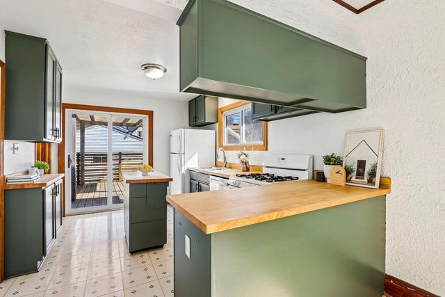 2214 Vollmer AVENUE, Milwaukee, WI 53207