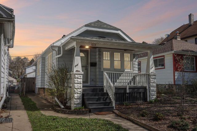 2214 Vollmer AVENUE, Milwaukee, WI 53207