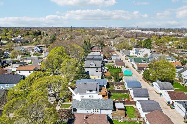 2214 Vollmer AVENUE, Milwaukee, WI 53207