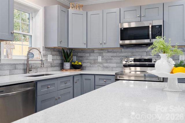 5 Carolinda Lane, Waynesville, NC 28786