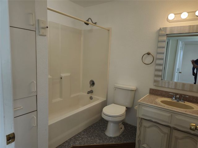 1001 N Atkins Drive, Celeste, TX 75423