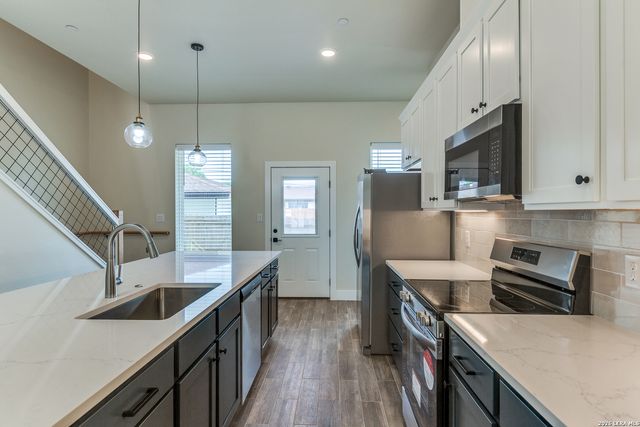 2148 PANIOLO DR, Boerne, TX 78006