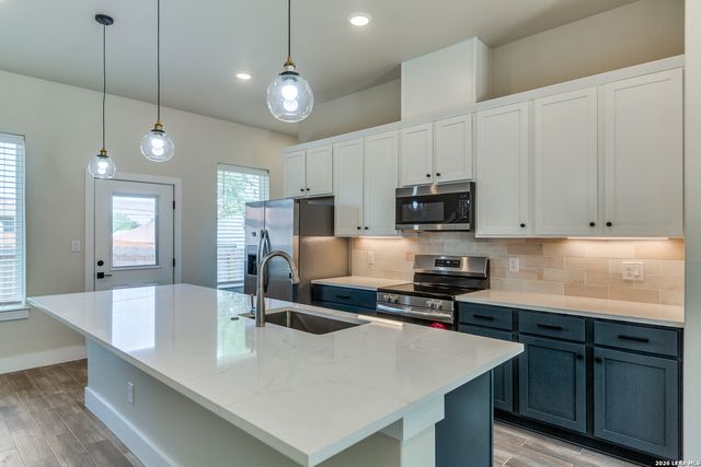 2148 PANIOLO DR, Boerne, TX 78006